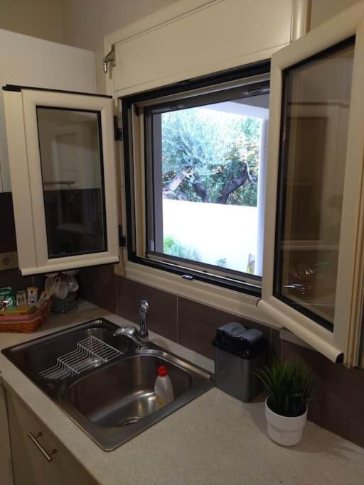 Kalamata Beach Maizonette Ground Floor And Semi-Basement With Yard Bagian luar foto