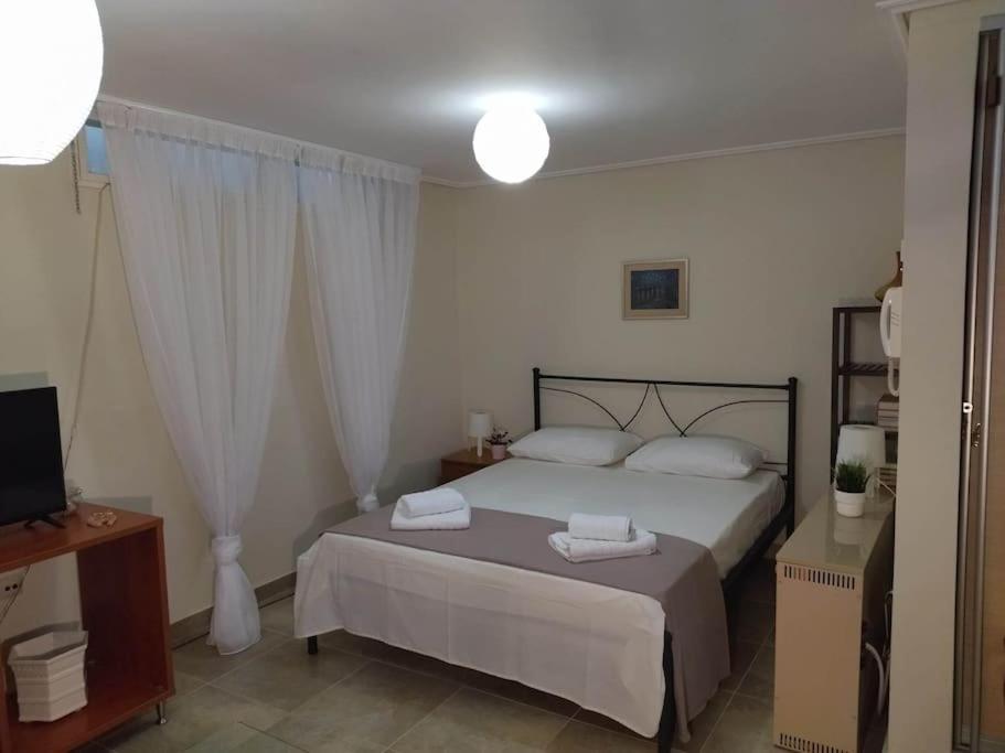 Kalamata Beach Maizonette Ground Floor And Semi-Basement With Yard Bagian luar foto
