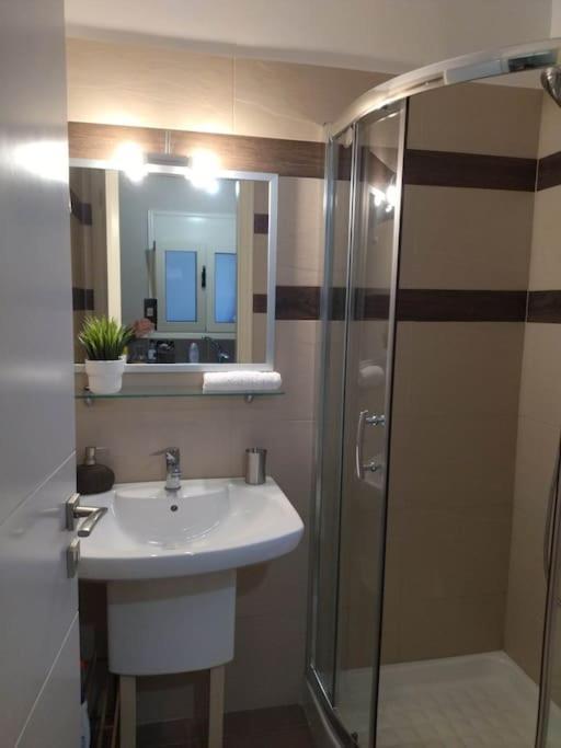 Kalamata Beach Maizonette Ground Floor And Semi-Basement With Yard Bagian luar foto