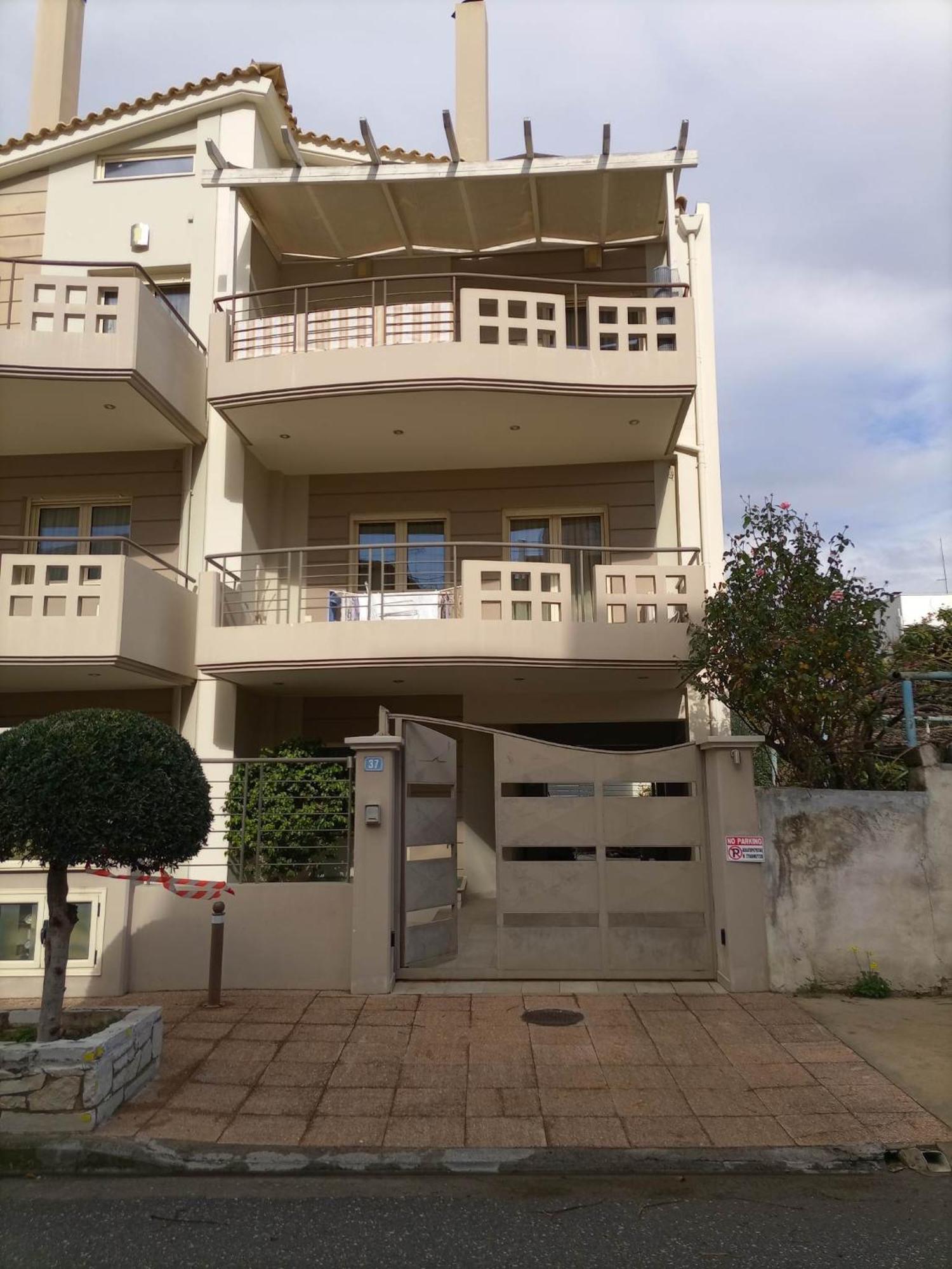 Kalamata Beach Maizonette Ground Floor And Semi-Basement With Yard Bagian luar foto